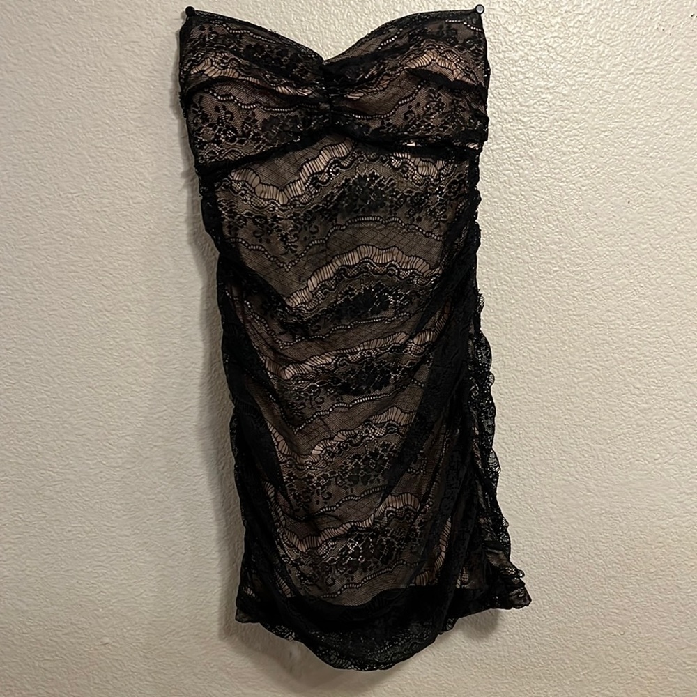 Medium Strapless Black Dress
